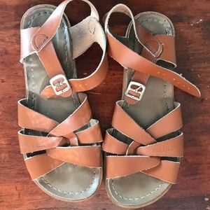 Saltwater sandals youth 5 womens 7 tan